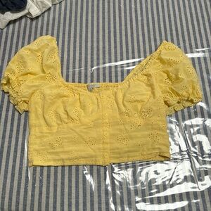 Bloomingdale’s Love tree yellow eyelet crop top with puffy sleeves size medium